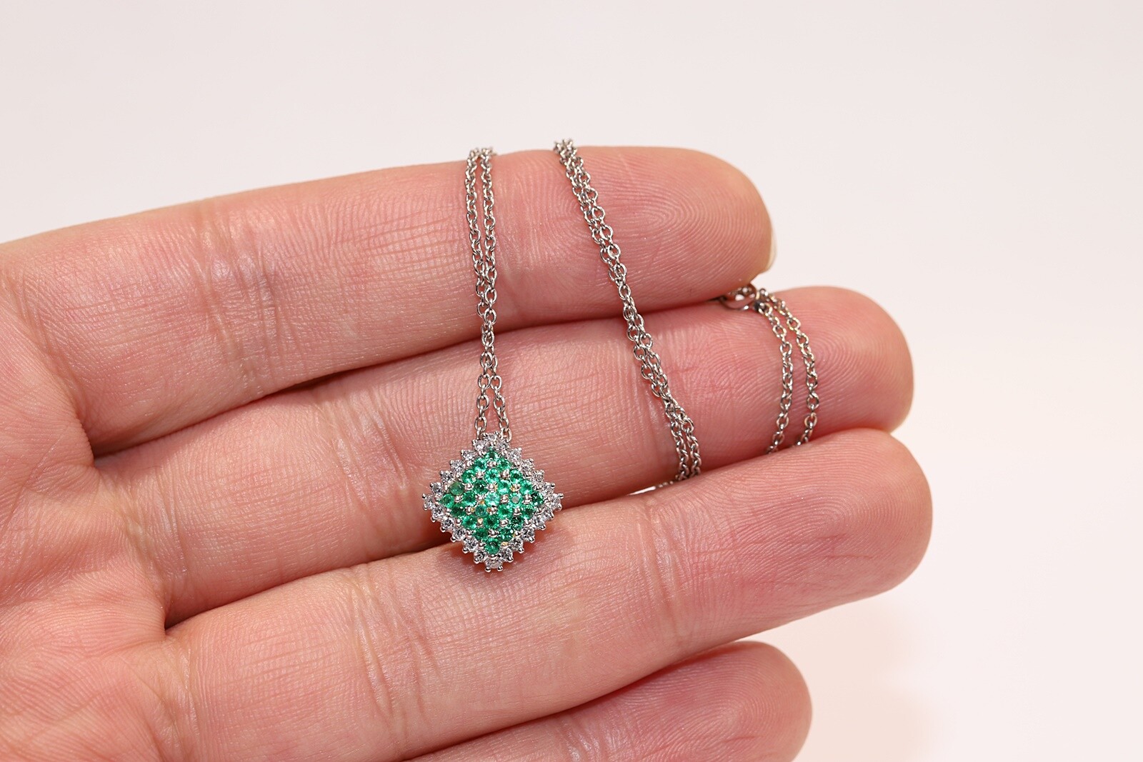 Vintage 18k Gold Natural Diamond And Emerald Decorated Necklace