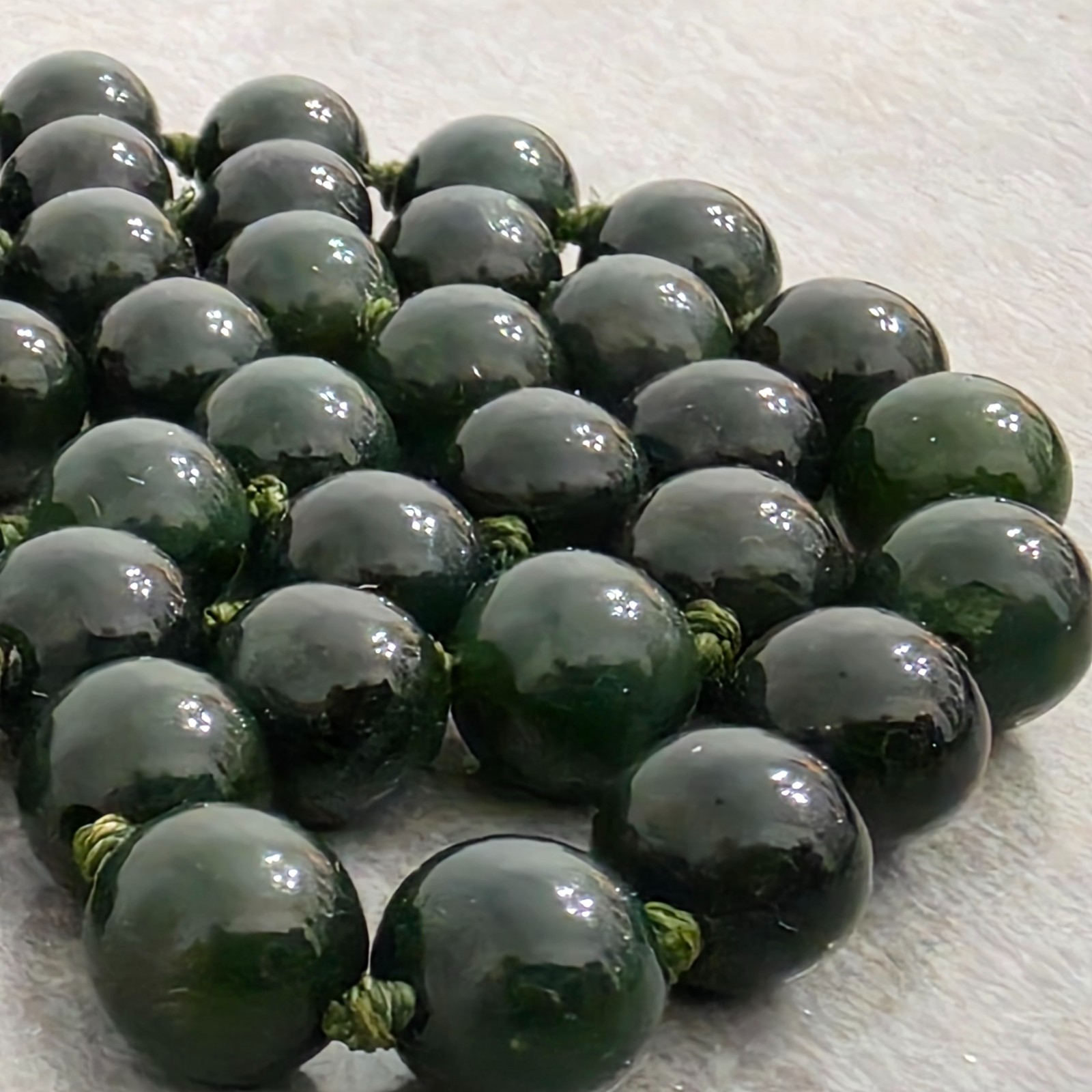 Vintage 18″ Dark Green JADITE JADE 8mm Knotted Beaded Necklace