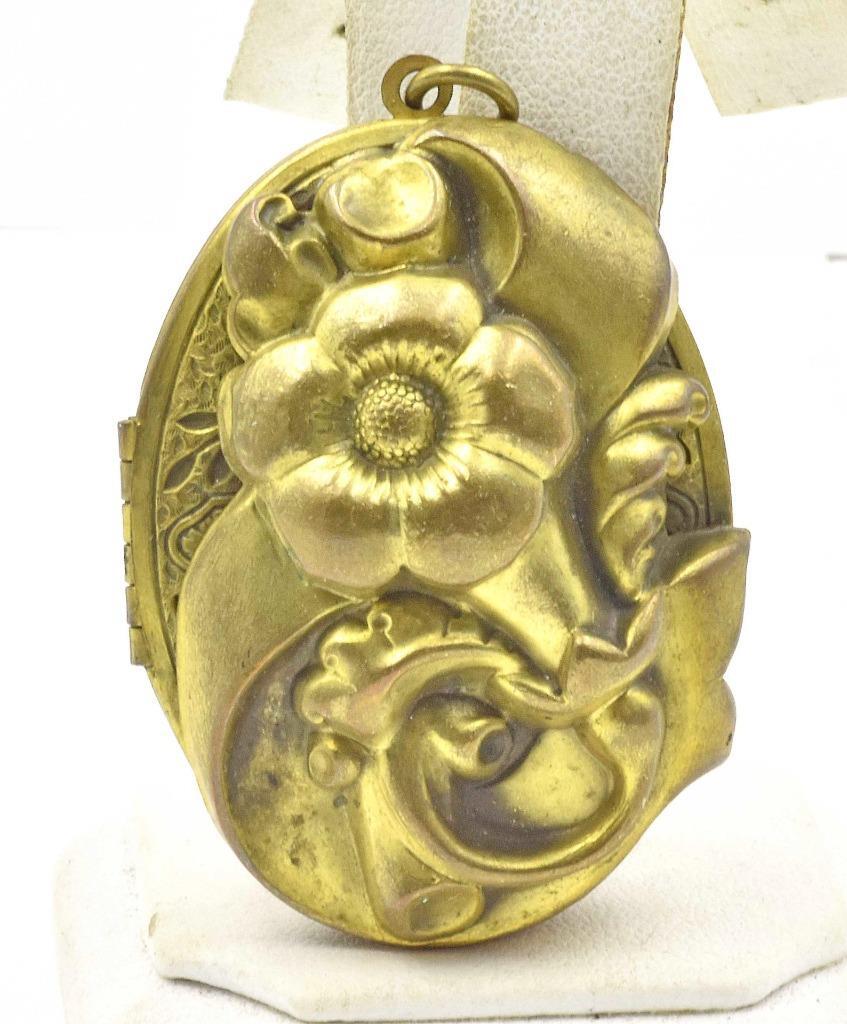Vintage Gold Plate Metal large Art Nouveau / Retro Style Ladies Picture locket