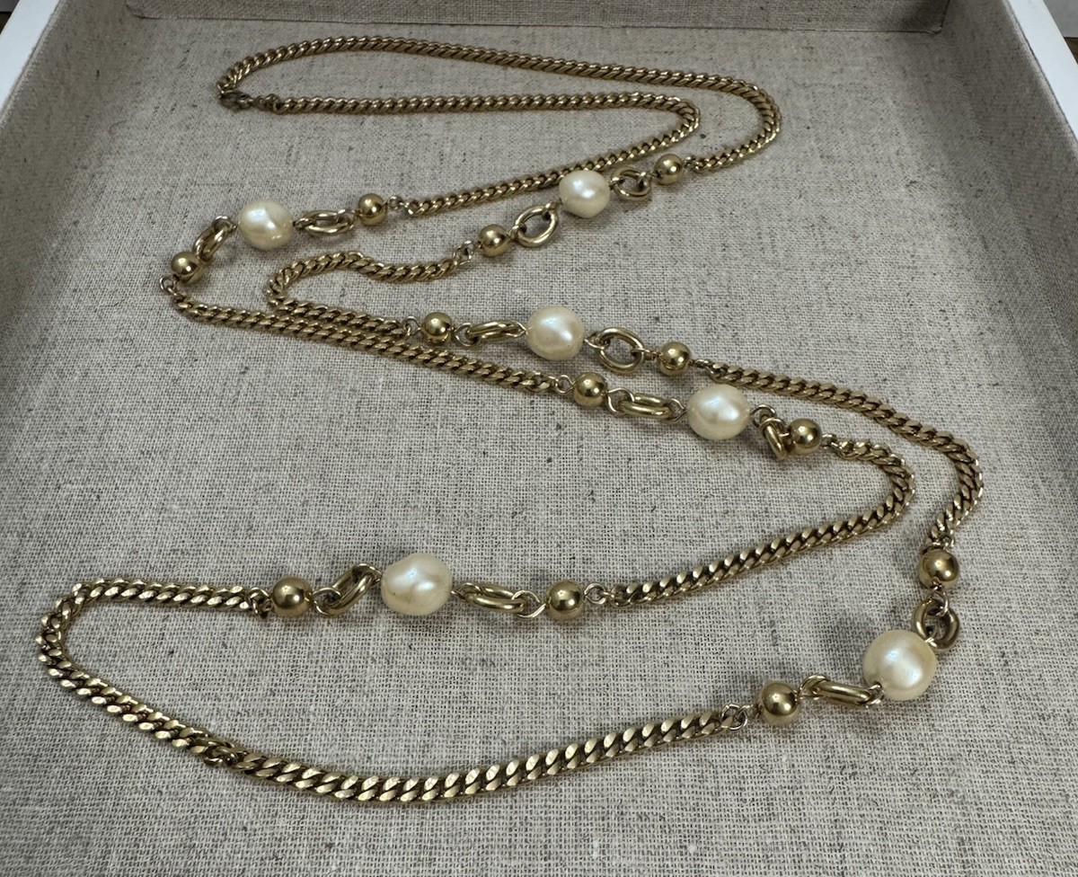 Vintage Monet Signed Elegant Faux Pearls Thick Gold Tone Chain Business Casual