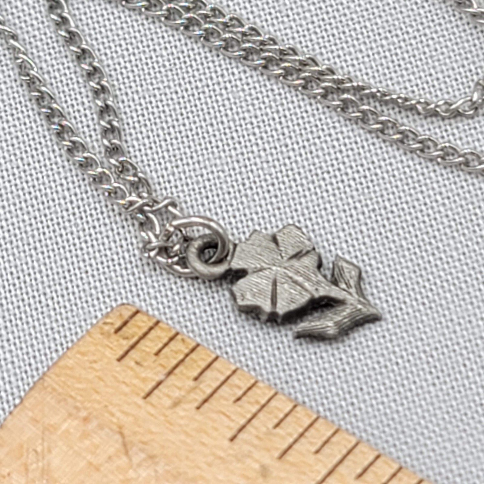 Vintage Childs Flower Pendant Necklace Silver tone 16 in