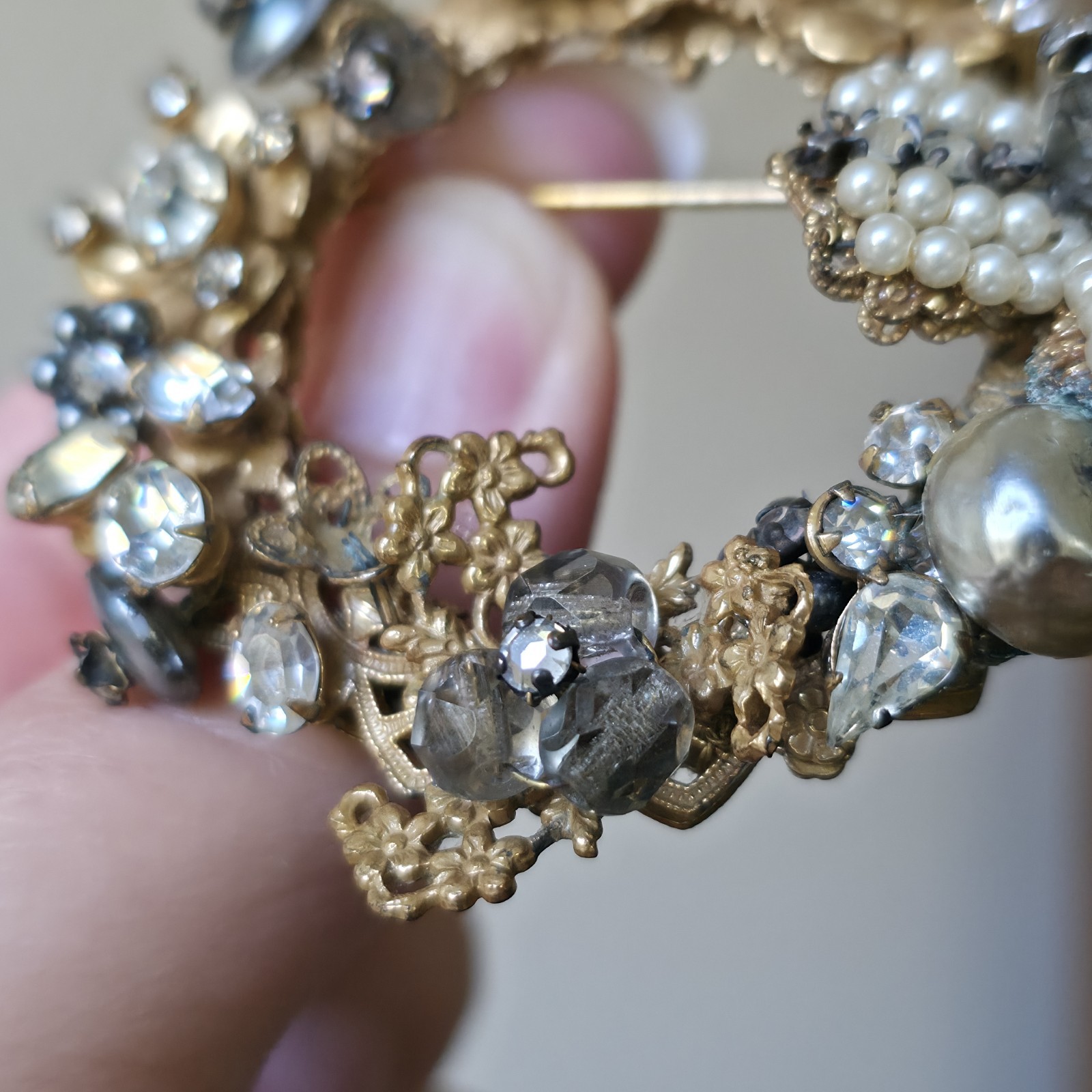 Vinatge Original By Robert Brooch Faux Pearl Gray Smokey Stones Gold Tone READ