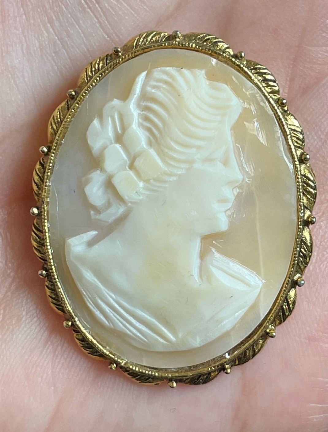 Vintage Hand Carved Shell Cameo Right Facing Woman Jewelry Pin Brooch