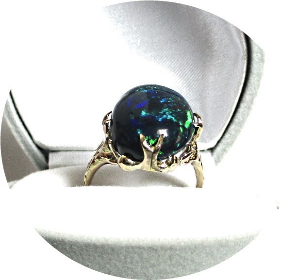 Stunning BLACK OPAL – Solid Natural – Blue-Green – 14k Vintage Yellow Gold Mtg