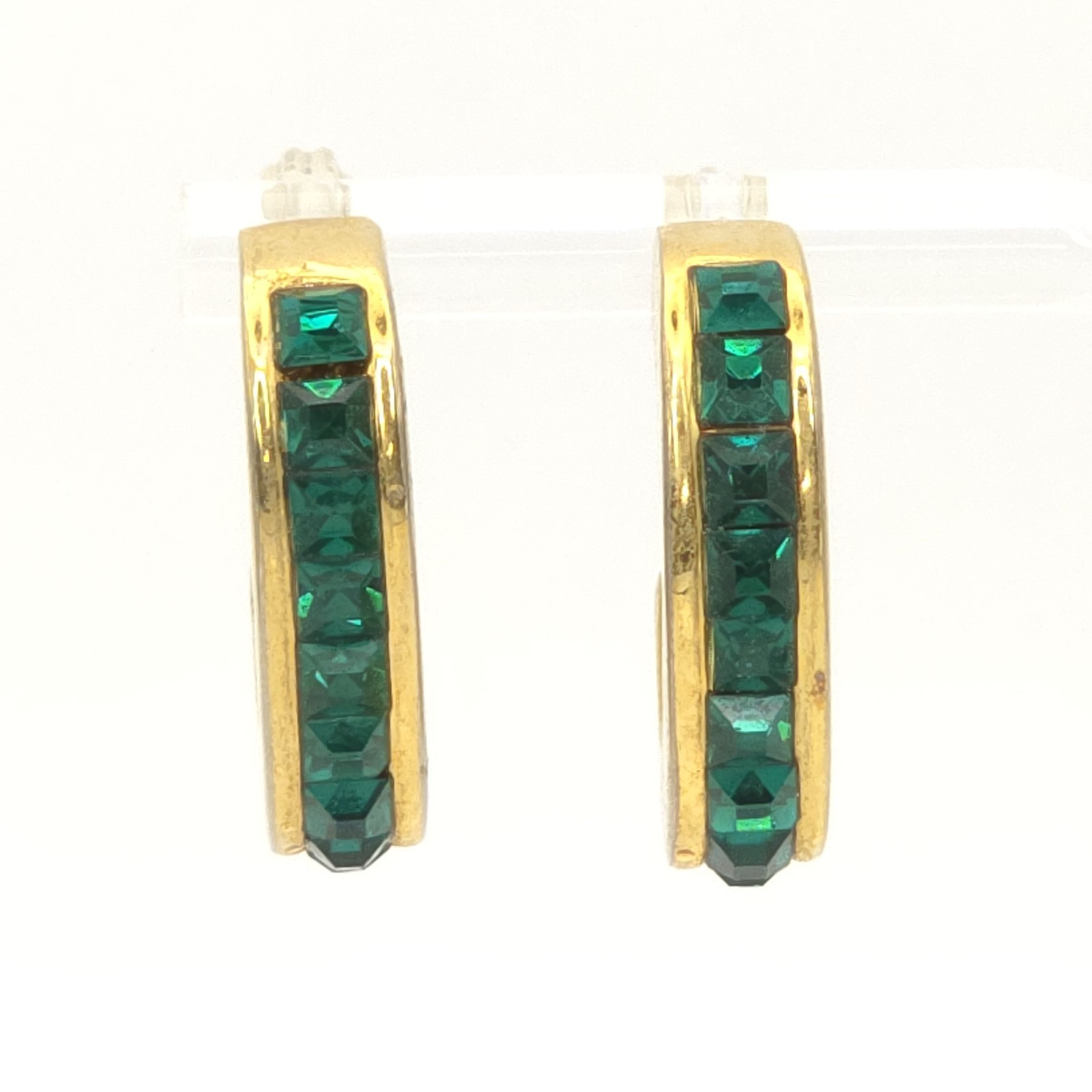 Carolee Vintage Emerald green 1/ 2hoop earrings, gold toned, almost 1″ 6mm wide