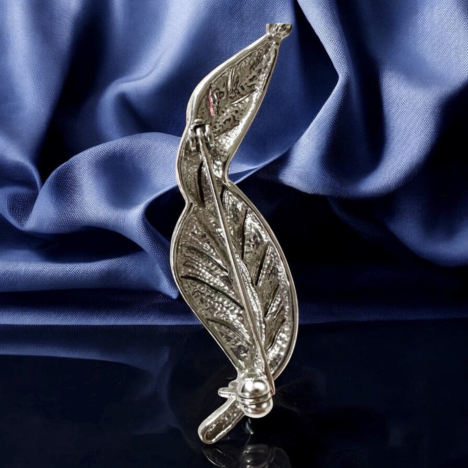 Vintage Silver Tone Style Leaf Brooch Pin With White Rhinestones Jewelry costume