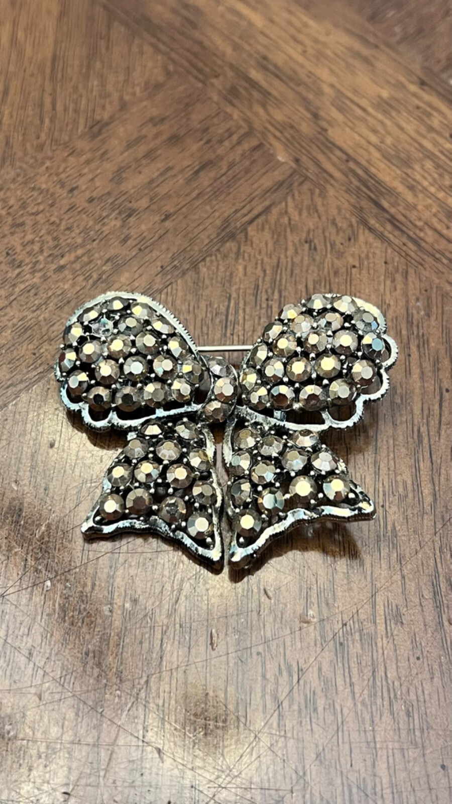 Vintage Weiss Bronze Rhinestone Ribbon Bow Brooch Gold Tone Signed Nice!
