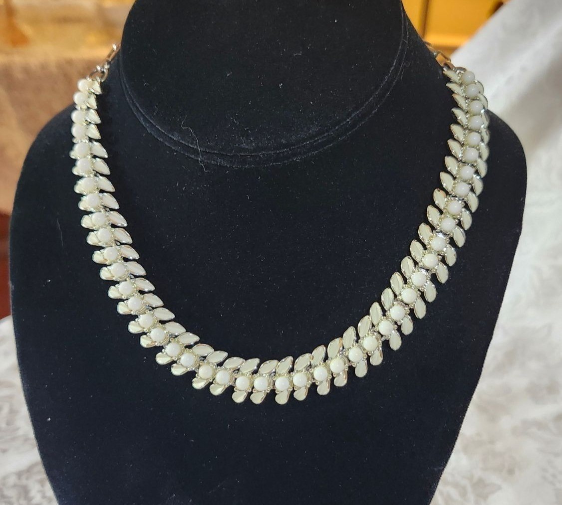 Vintage Silver Tone Necklace With White Beads & Enameled Leaves – Elegant Design