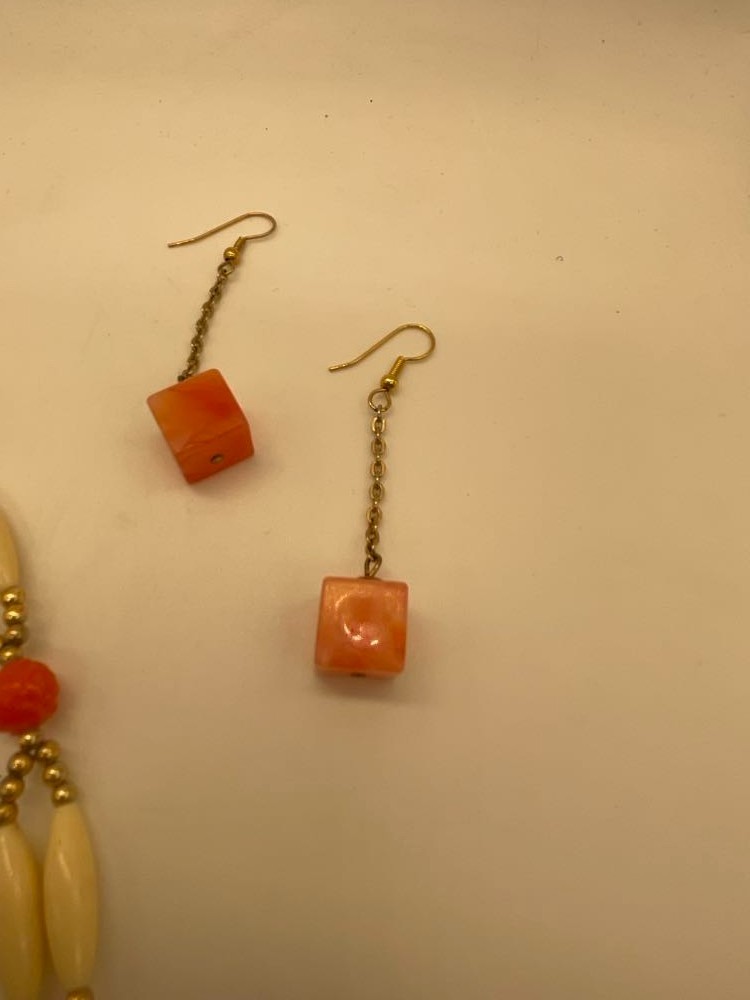 EUC Vintage Beaded Orange Cream Gold Tone Necklace & Earrings