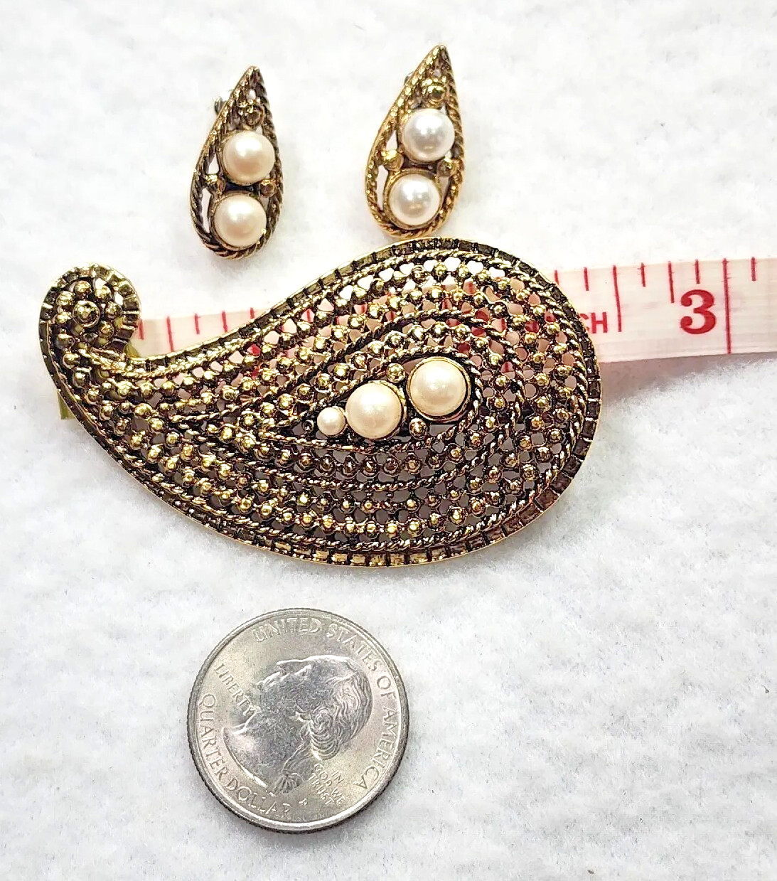 VTG Tacoa Gold Tone Paisley Faux Pearls Brooch & Pierced Earrings Set w/Box