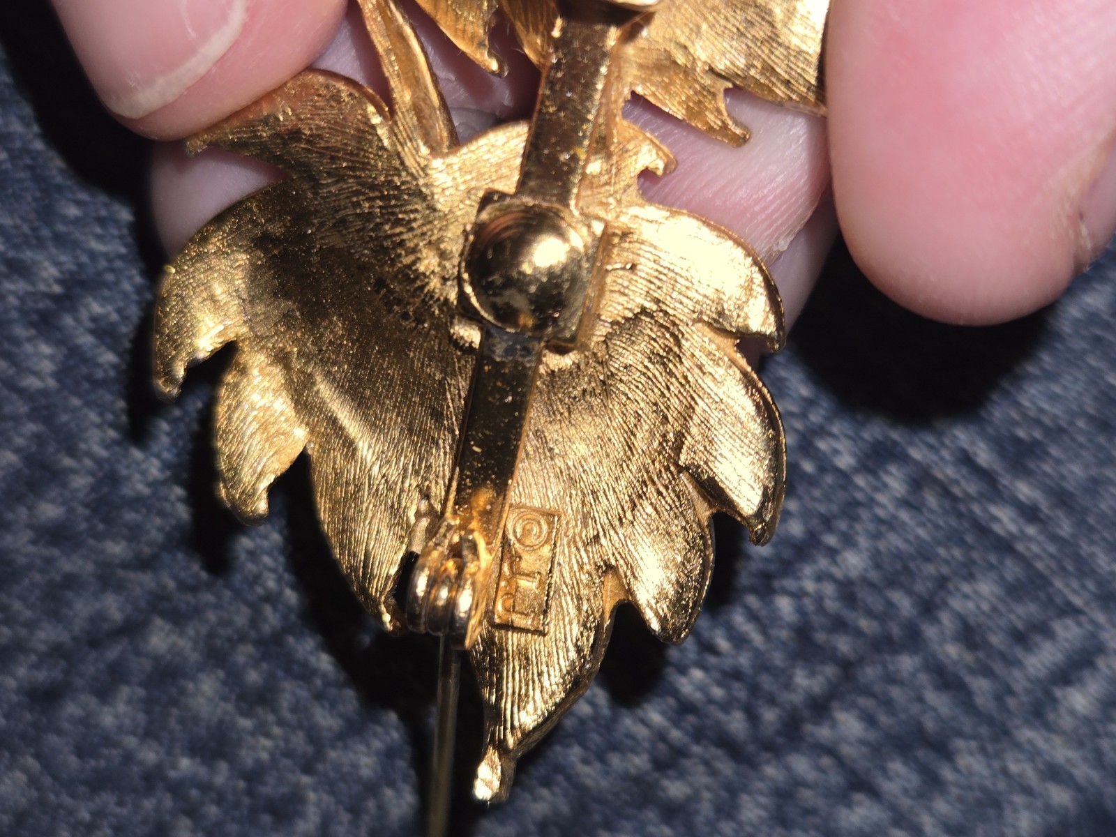 JJ”Jonette Art Nouveau Pin Brooch 2 ivory gold tone Leaves MCM 1.86″ Old Vtg