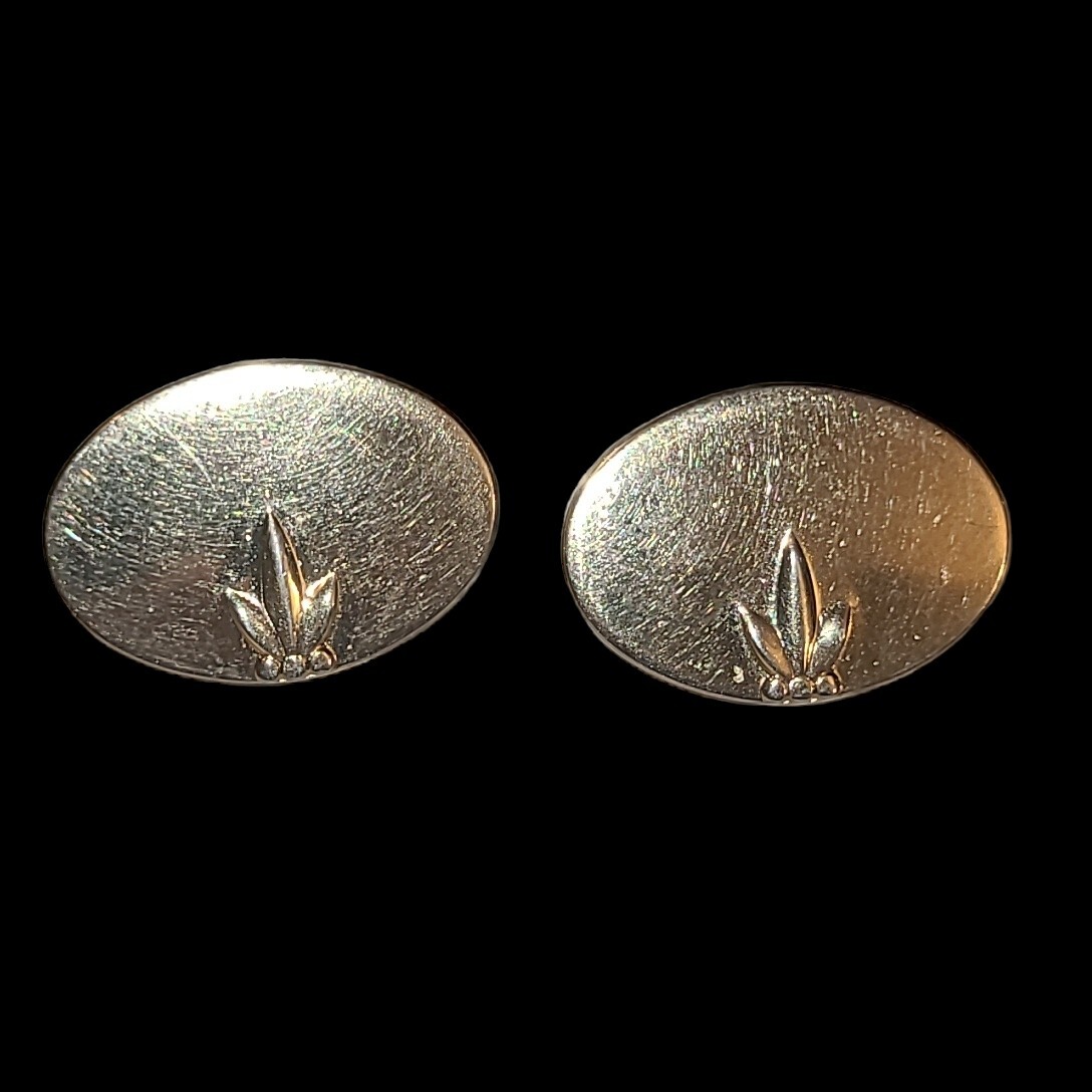 Vintage Swank Gold Tone Oval Disc With Leaf Classic Men’s Cufflinks