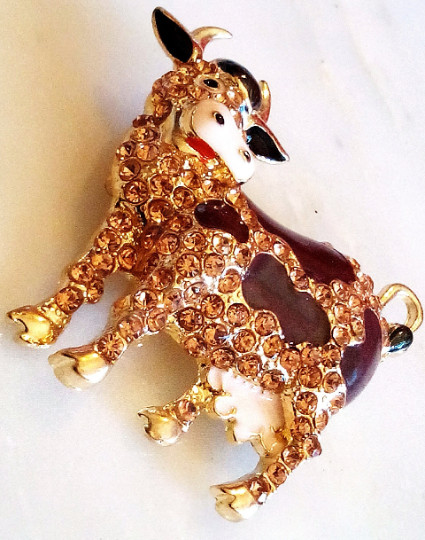 RHINESTONE COW BROOCH!Brown & White Enamel.Sparkling Amber Rhinestones.Gold Tone