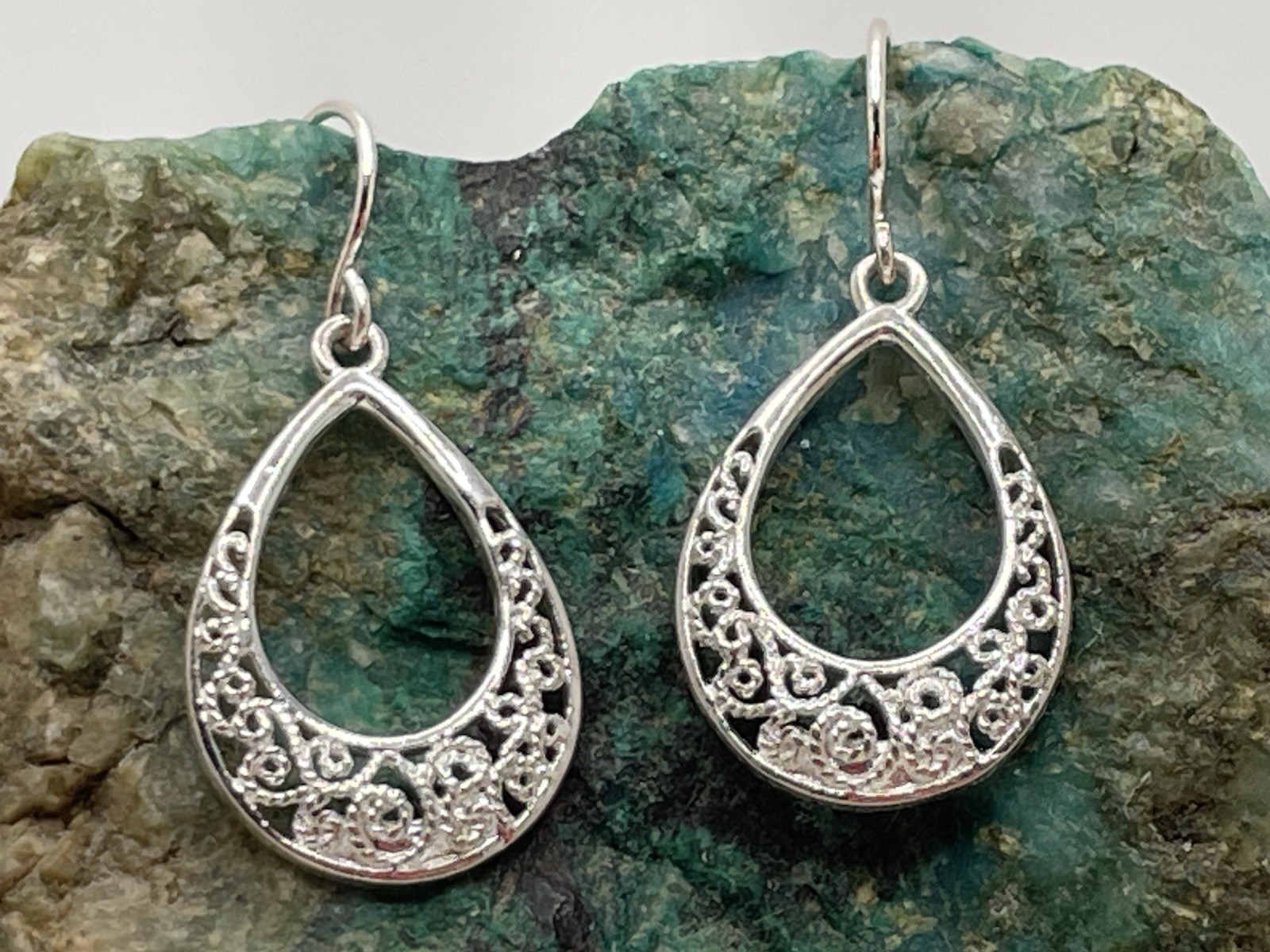 SU 925 TH Vintage Sterling Silver Filigree Hoops Pierced EARRINGS Dangle Drop