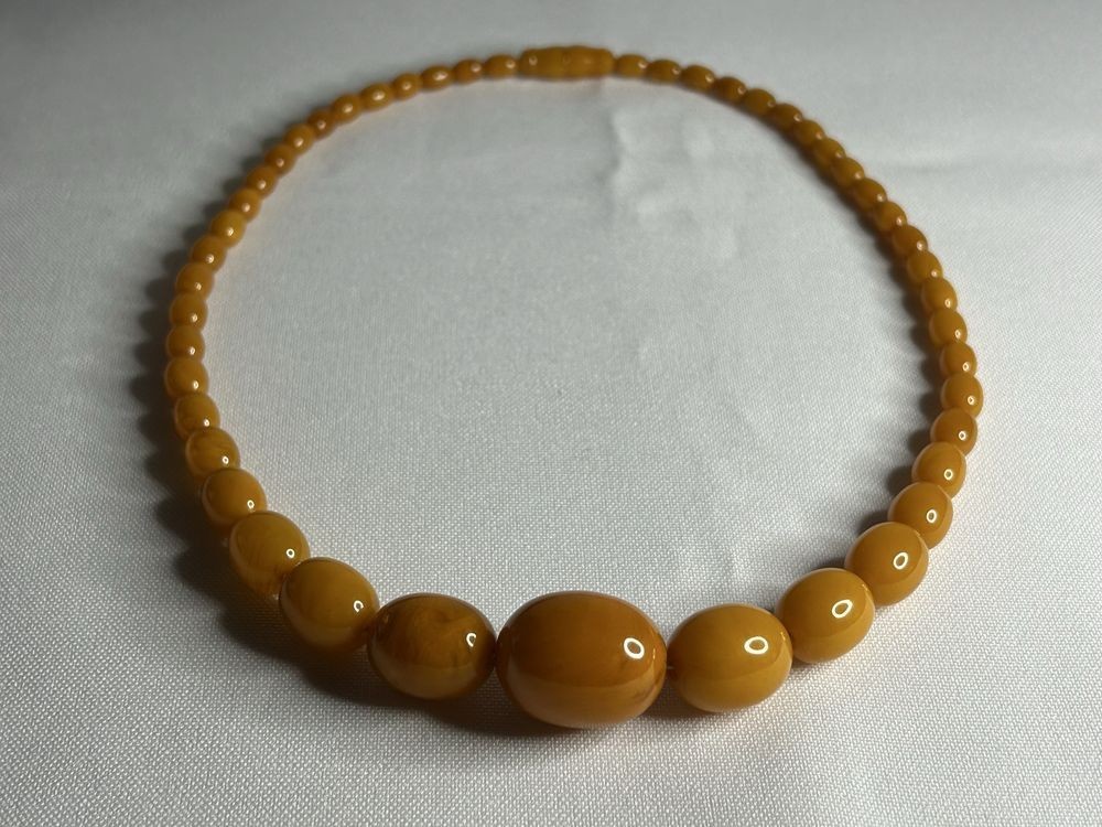 Vintage Bakelite Bead Necklace 22 gram Elegant Collectible Jewelry Piece 45 cm