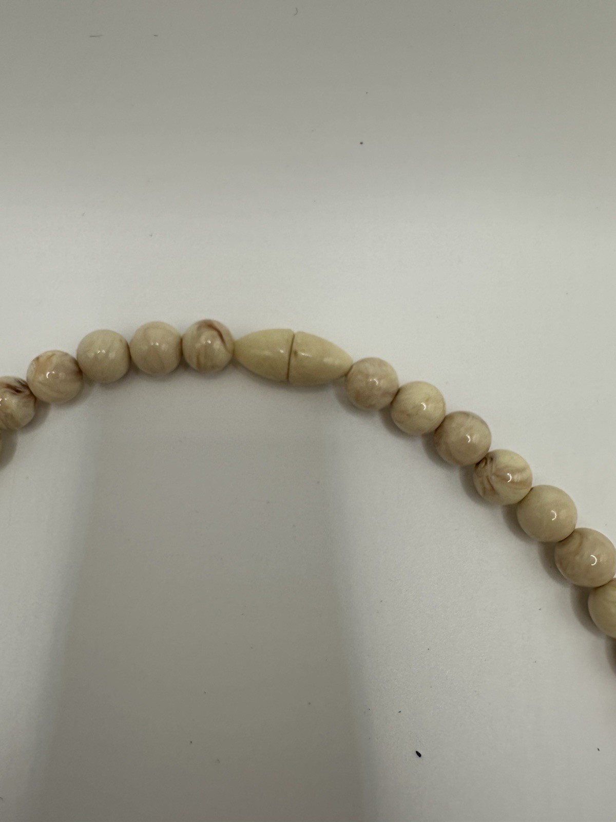 Vintage Avon 1988 Desert Sands Acrylic Peach Beige Marble Beaded Necklace 22”