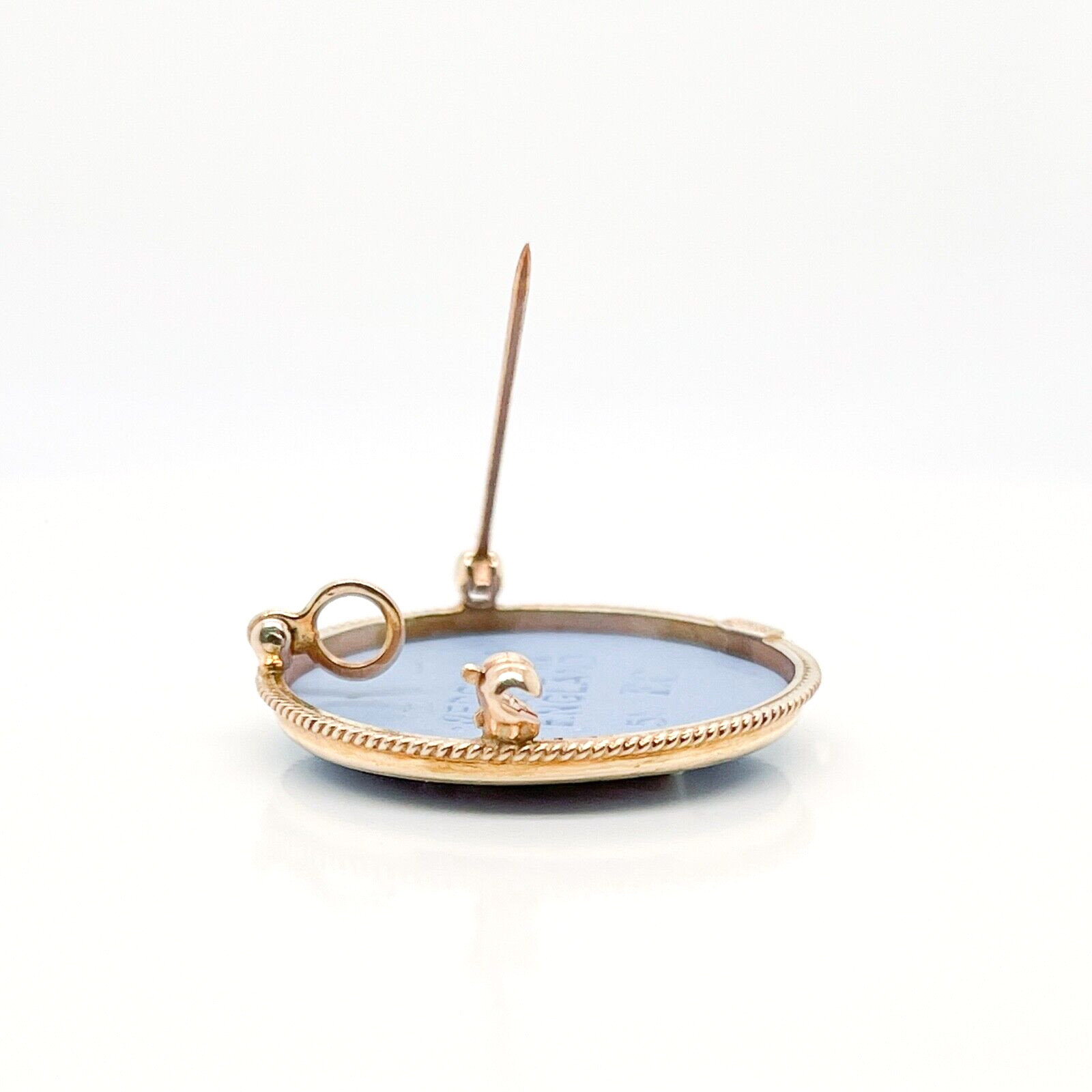 14 Karat Gold Wedgwood Jasperware Convertible Brooch & Pendant – 14k jasper VR .