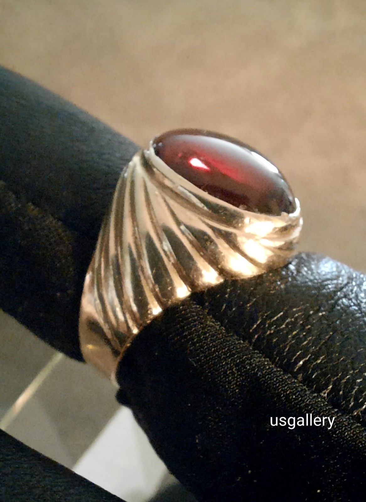 VTG 18 K GOLD, RUBY, CARBOUCHON RING,SIZE 7 3/4