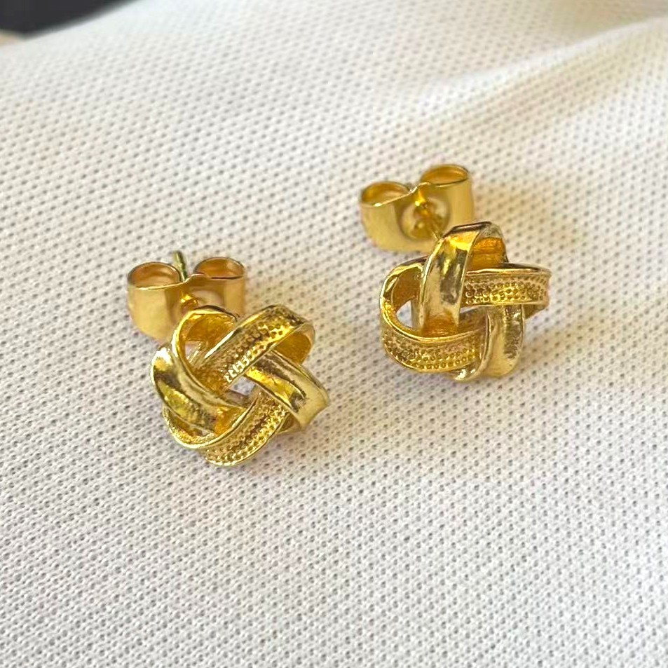 Vintage Stud Earrings Gold-plated (NOT SURE) Gold Tone marked ‘999’, 10×10 mm