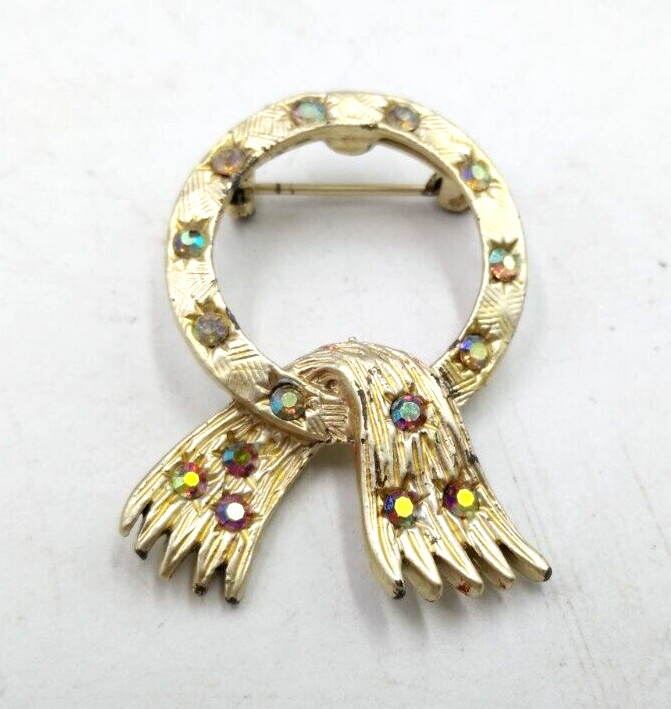 Vintage 1970’s Gold Tone Iridescent Crystals Bow Wreath Ribbon 1.5″ Brooch Pin