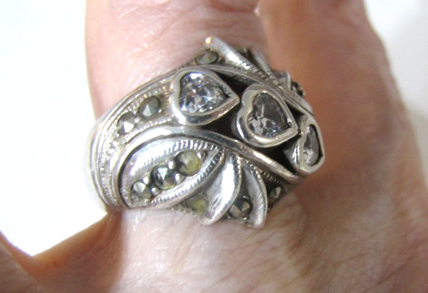 CW Sterling Silver CZ Hearts Marcasite Ring Missing Stones Wide Band 7.23g 7.5