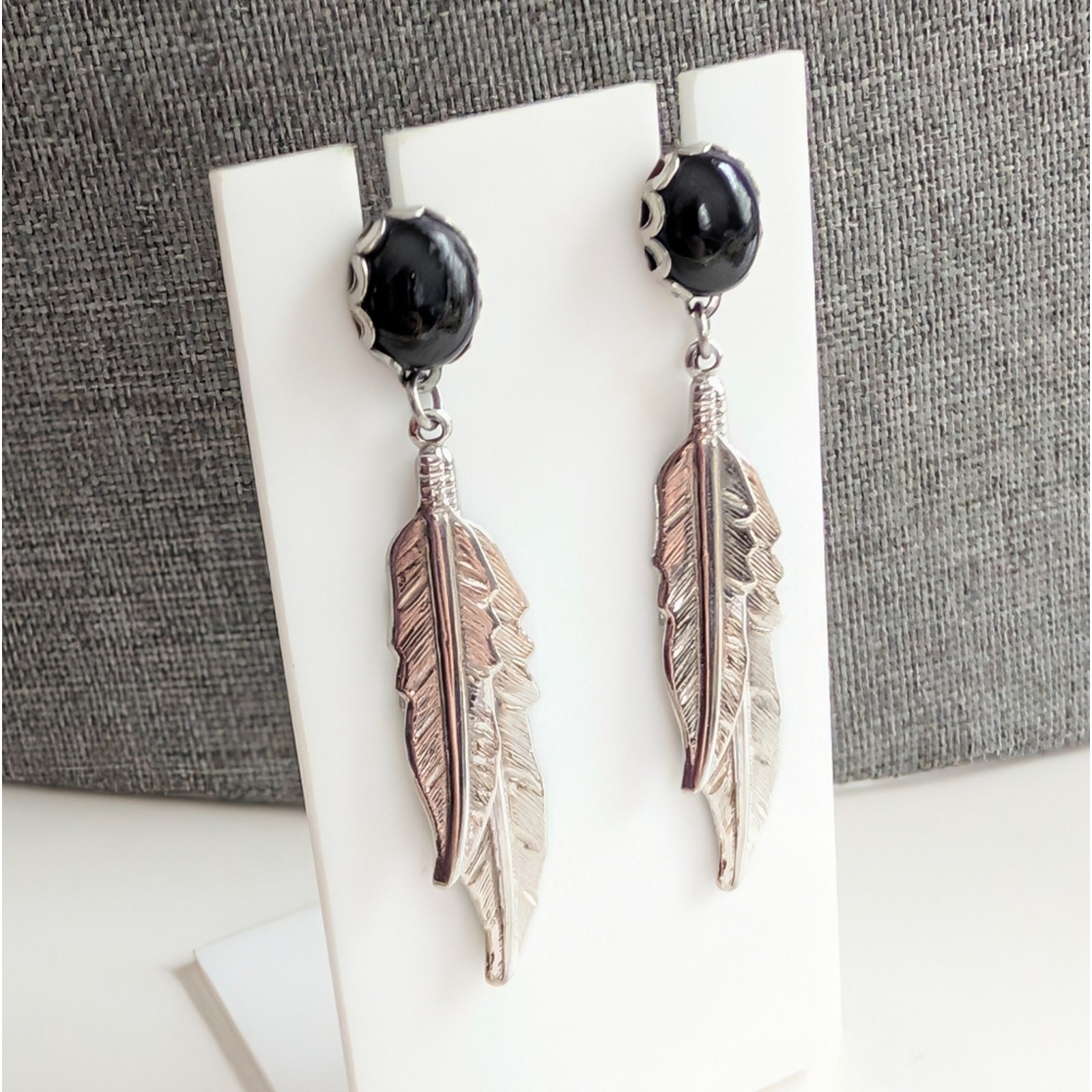 Vintage Bohemian Native American Faux Onyx Cabochon Feather Dangle Earrings