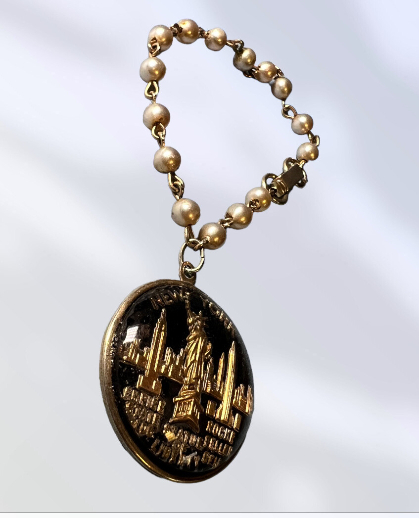 1950s NY CITY EMPIRE STATE BLDG STATUE LIBERTY ROCKER FELLER FAUX PEARL BRACELET