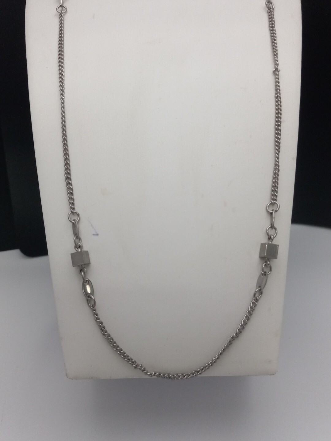Celebrity New York 23.5 Inch Silver Tone Cube Stations Vintage Chain Necklace