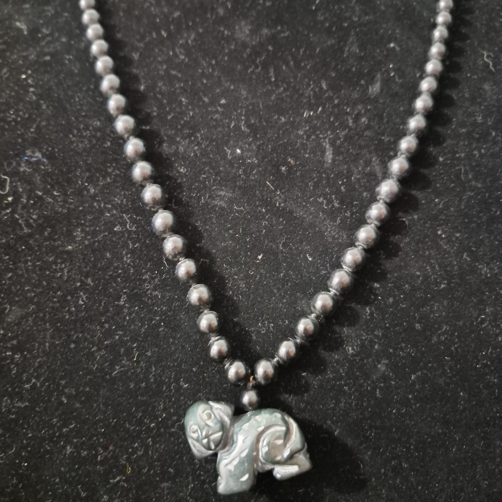 Vtg Handcarved Puppy/Dog Nephrite Jade Pendant Labradorite Bead Necklace Mala
