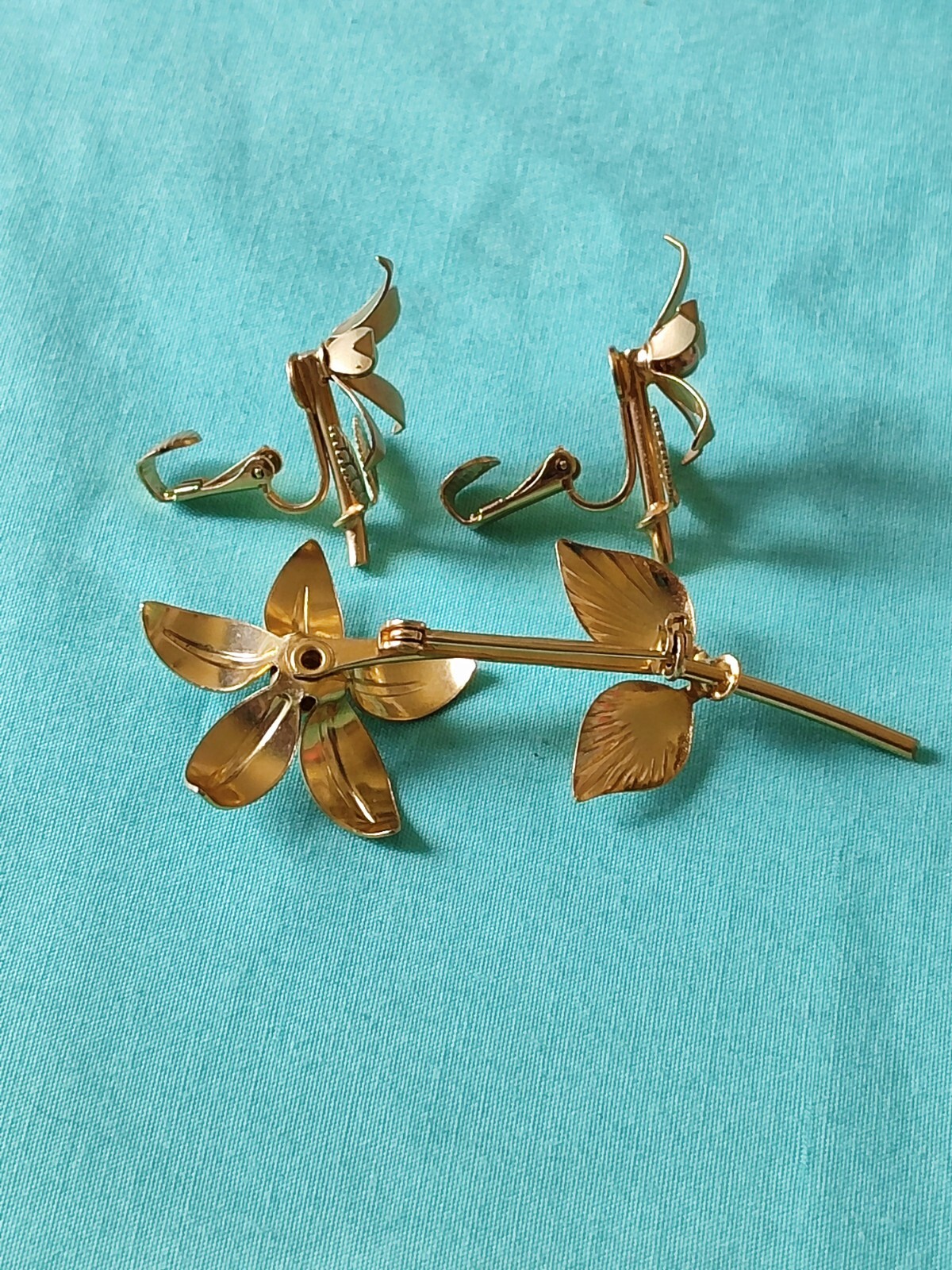 Vintage Flower Brooch Pin And Clip On Earrings Set Gold Garden Spring Summer
