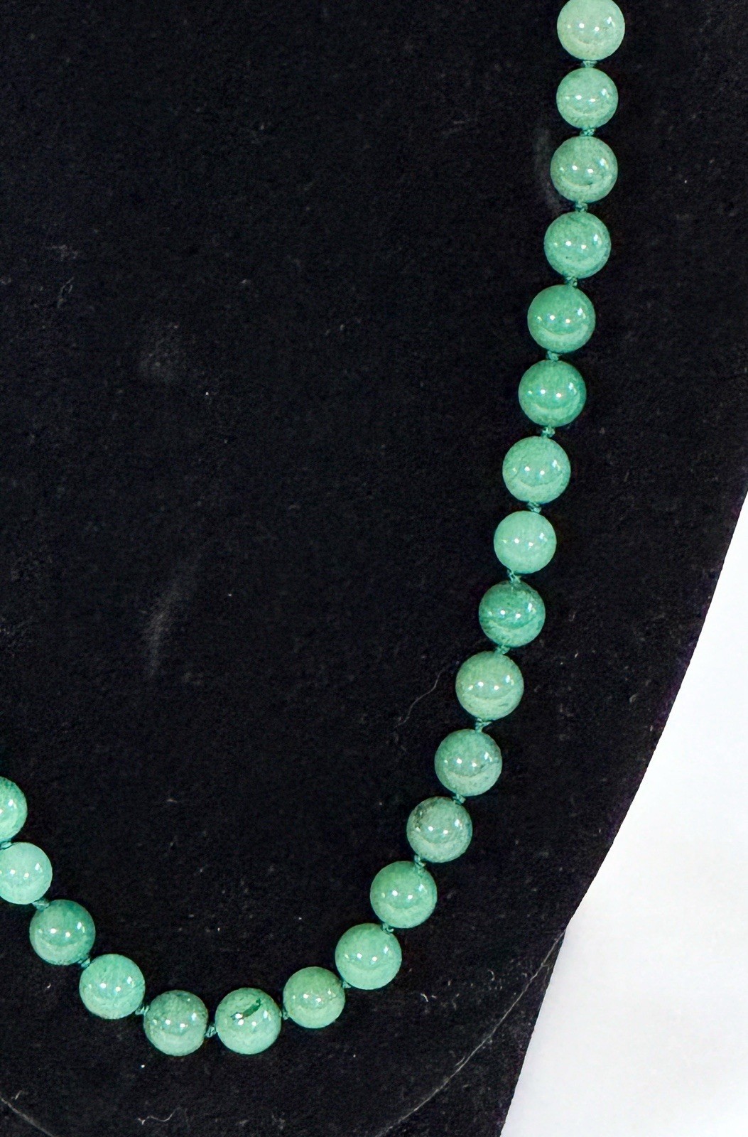 Vtg GREEN JADEITE JADE BEADED NECKLACE 6.8mm width 20” long 36.34 grams MINT