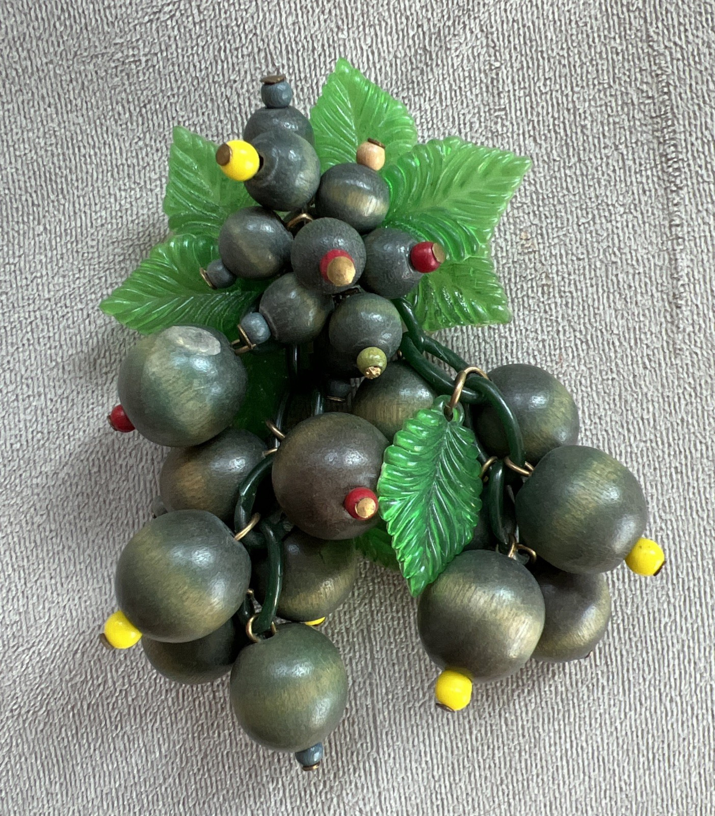 VINTAGE 1940’s MIRIAM HASKELL WOOD BLUEBERRY BROOCH / GREEN CELLULOID LEAVES
