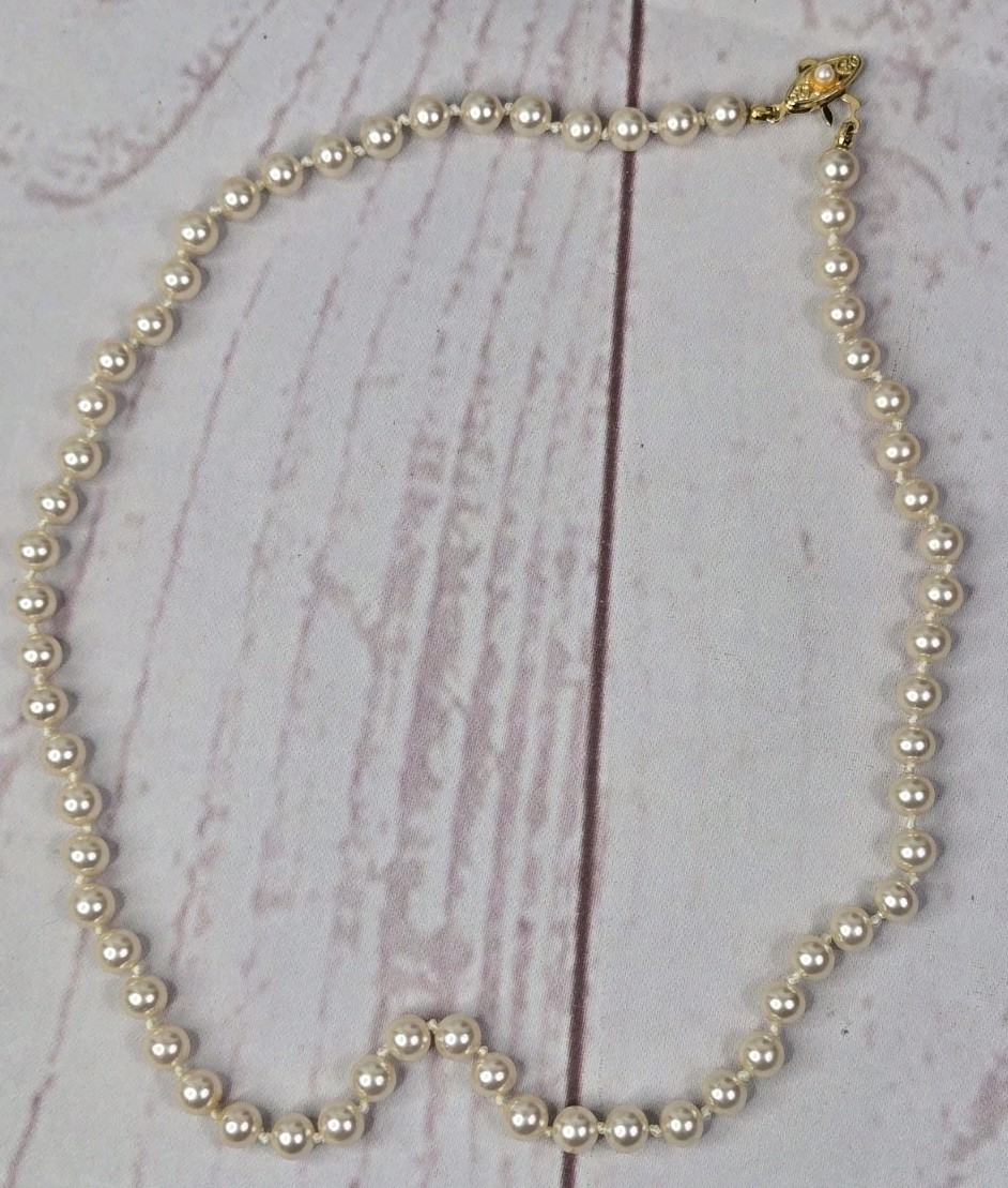 Vtg Faux Knotted Pearl Necklace Fish Hook Clasp Japan 18″ Red Oriental Pouch