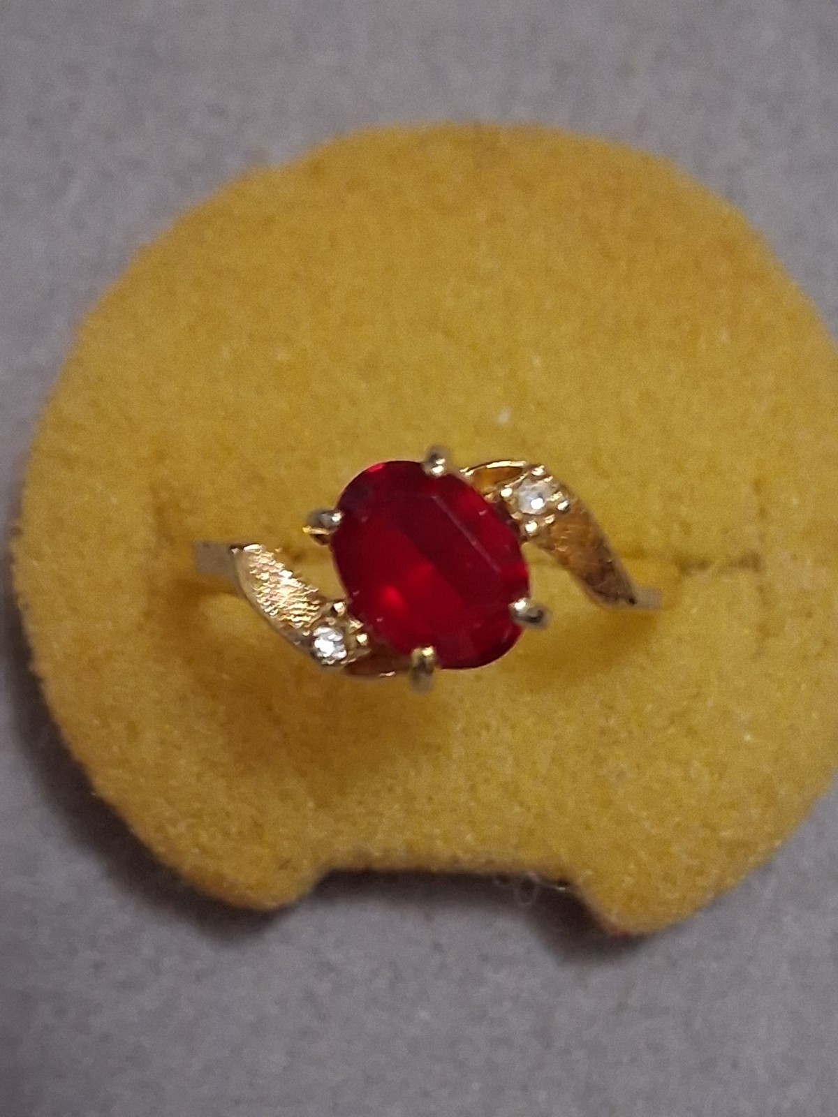 Red glass oval cut & crystal accent ring, gold tone SZ 6.75