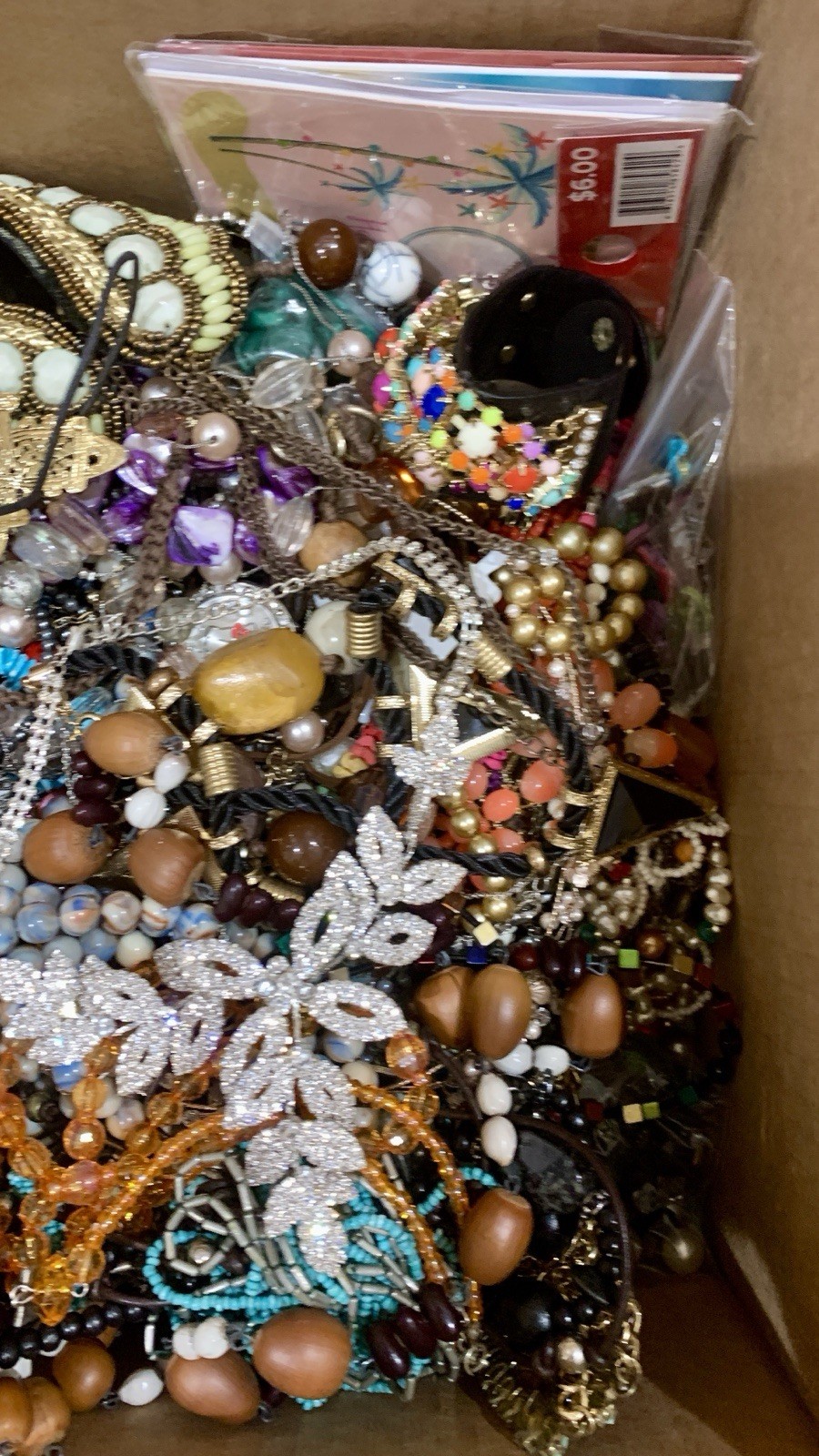 HUGE 19+ POUNDS COSTUME JEWELRY CRAFT WEAR TANGLED JUNK JEWELRY MAKERS LOT# 22