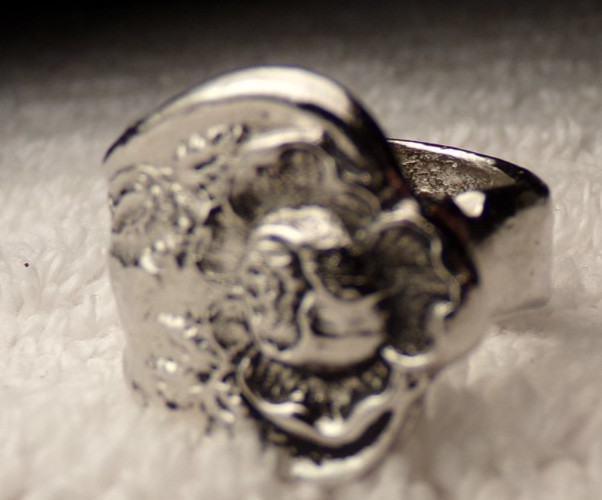 VTG 1960’s SZ 7 SILVER PLATE HEAVY CAST rose roses PATTERN ARTIST SPOON RING