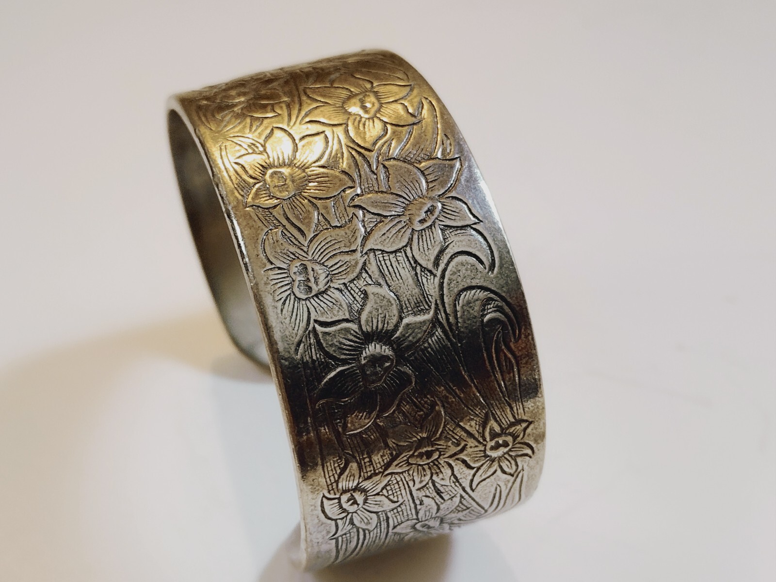 Vintage Pewter Cuff Bracelet Women’s 79g floral