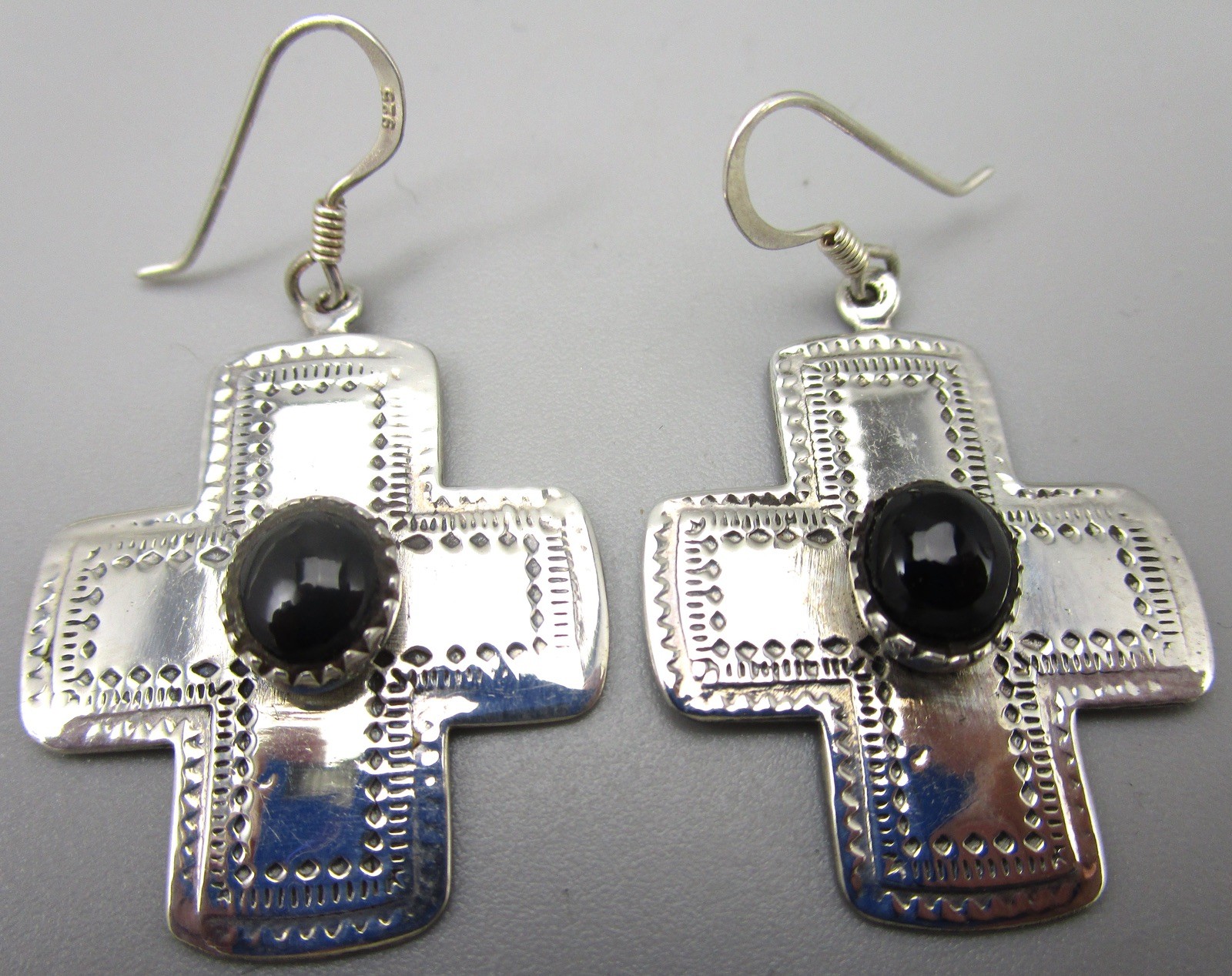 CLASSIC SOUTHWESTERN STYLE STERLING ONYX 1 1/8″ CROSS EARRINGS 5.7 GRAMS