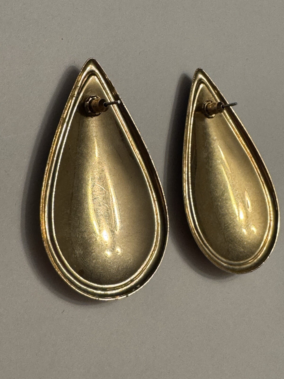 Vintage Purple Blue And Pink Shimmer Swirl Gold Tone Teardrop Stud Earrings