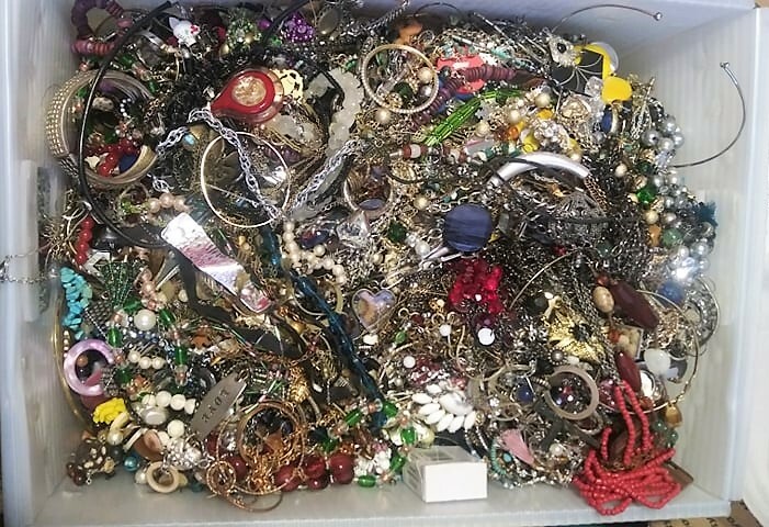 Vintage – Mod Jewelry Pieces Craft Lot Jewelry Making Parts Tangles Some Good In