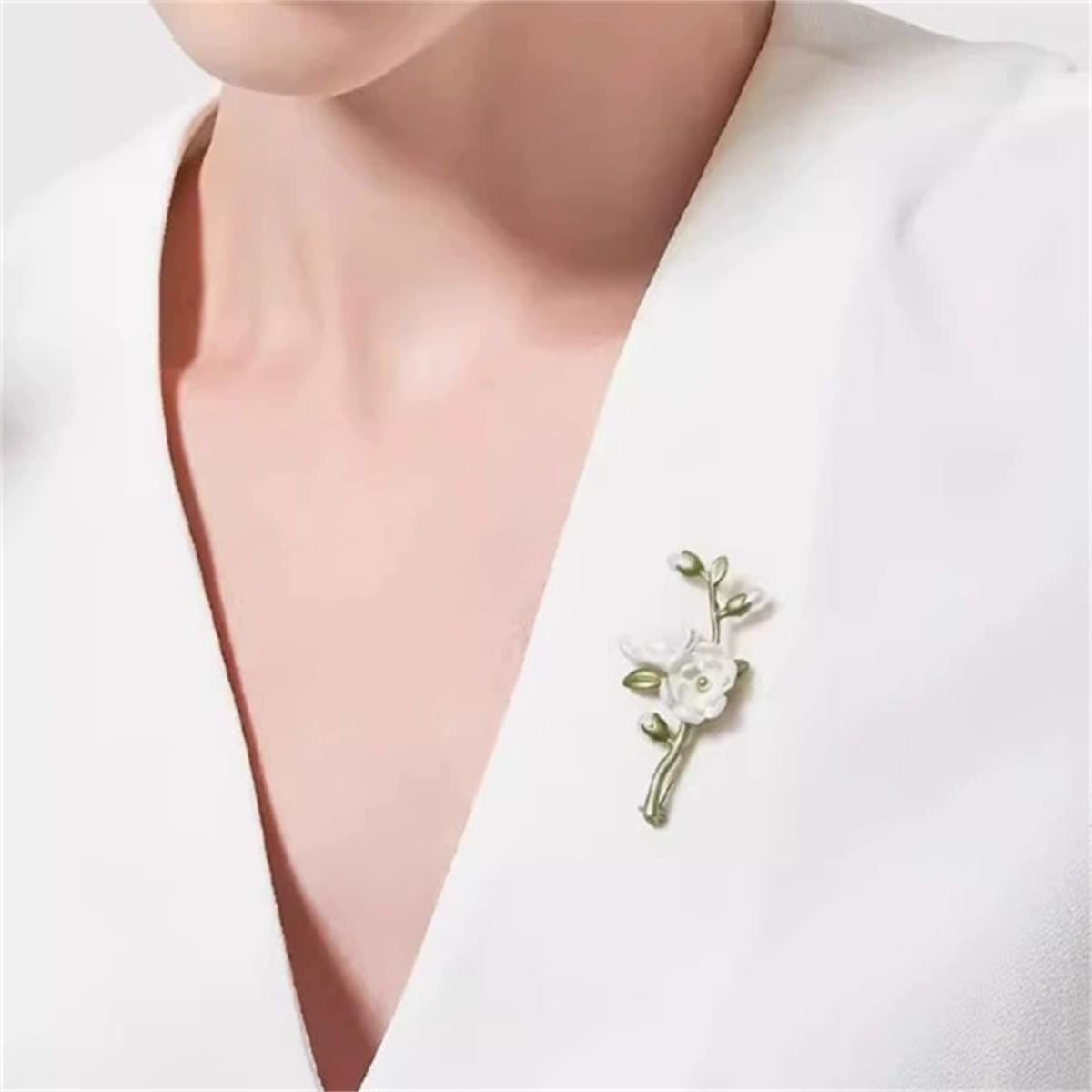 Vintage Magnolia Brooch Korean Ins Style Elegant Pin Jewelry Accessories Gift