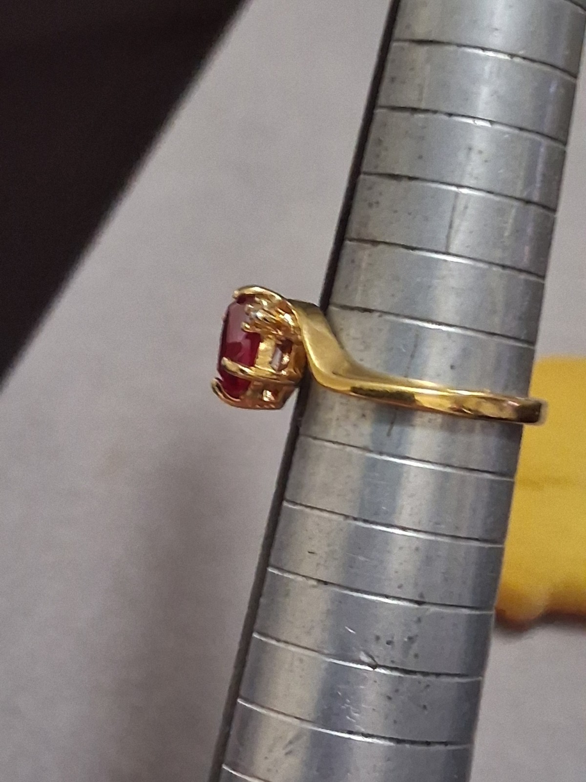 Red glass oval cut & crystal accent ring, gold tone SZ 6.75