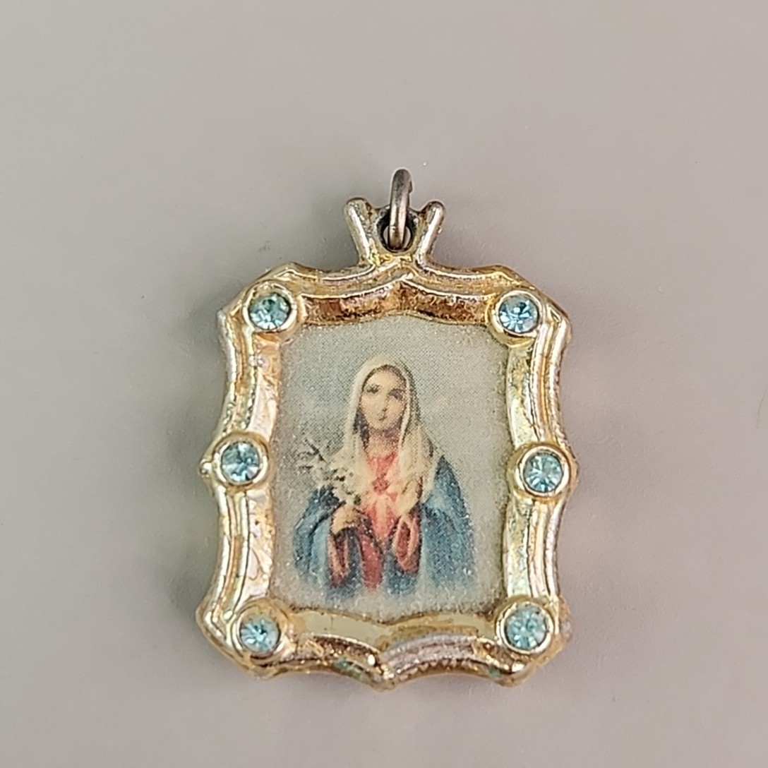 Vintage Religious Pendant Necklace Double Sided Jesus Mary Gold Tone 18″