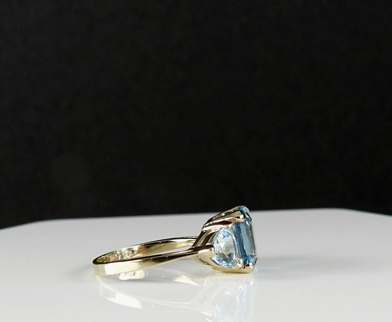 Vintage Solid 10K White Gold Ring 3 Stones Blue Topaz Gemstone Fine Jewelry
