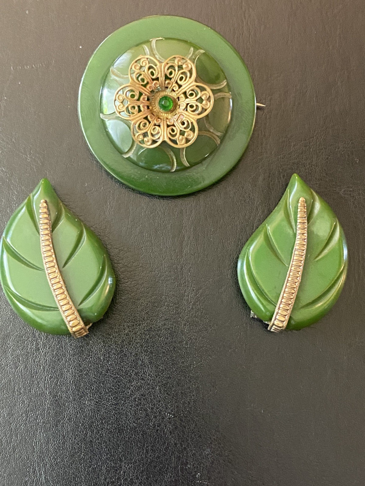 RARE Bakelite Dark green Carved Art Deco Brooch Shoe clips set