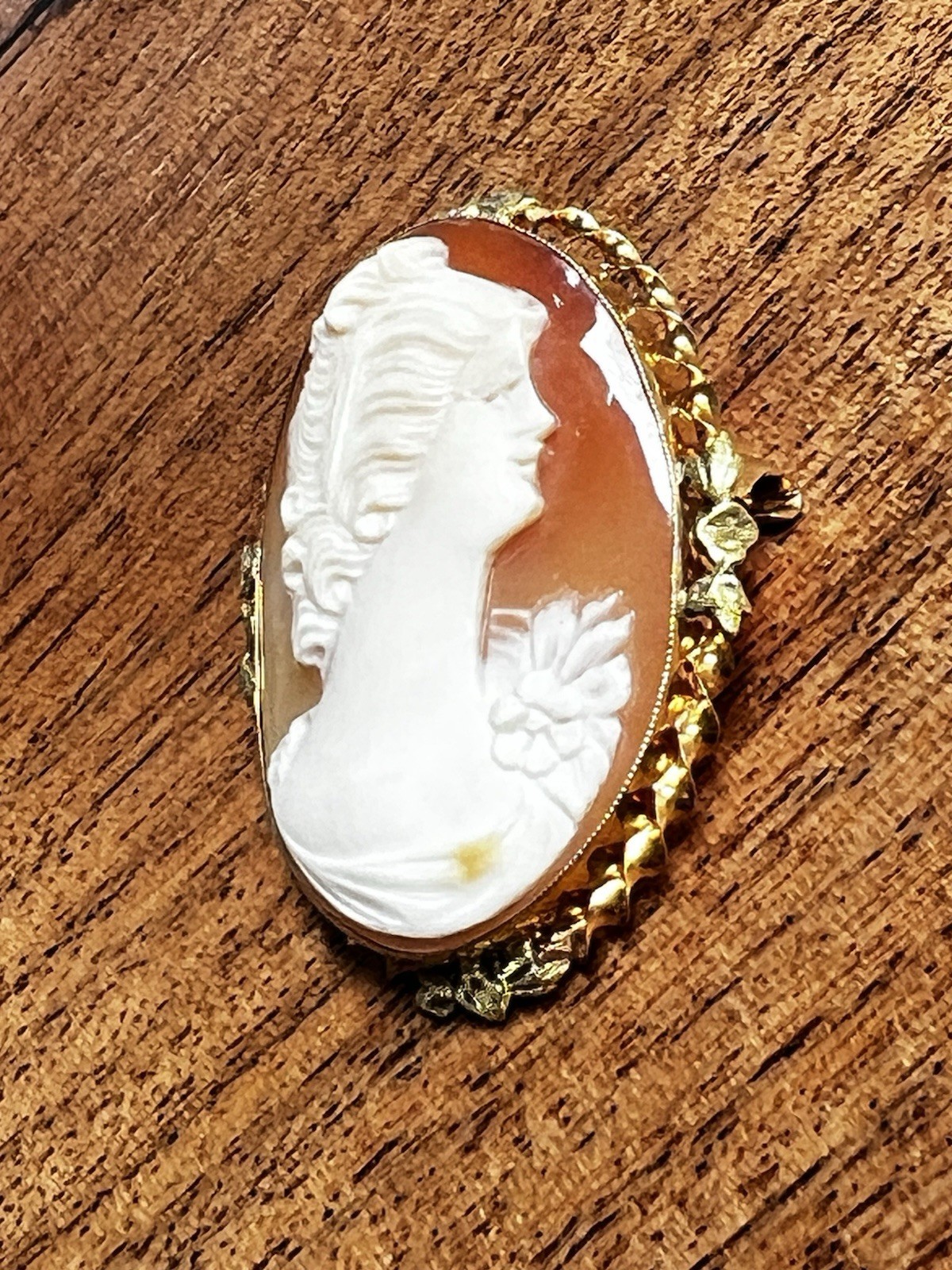 LOVELY ANTIQUE 10K YELLOW GOLD CAMEO SHELL BROOCH PENDANT 5.3g