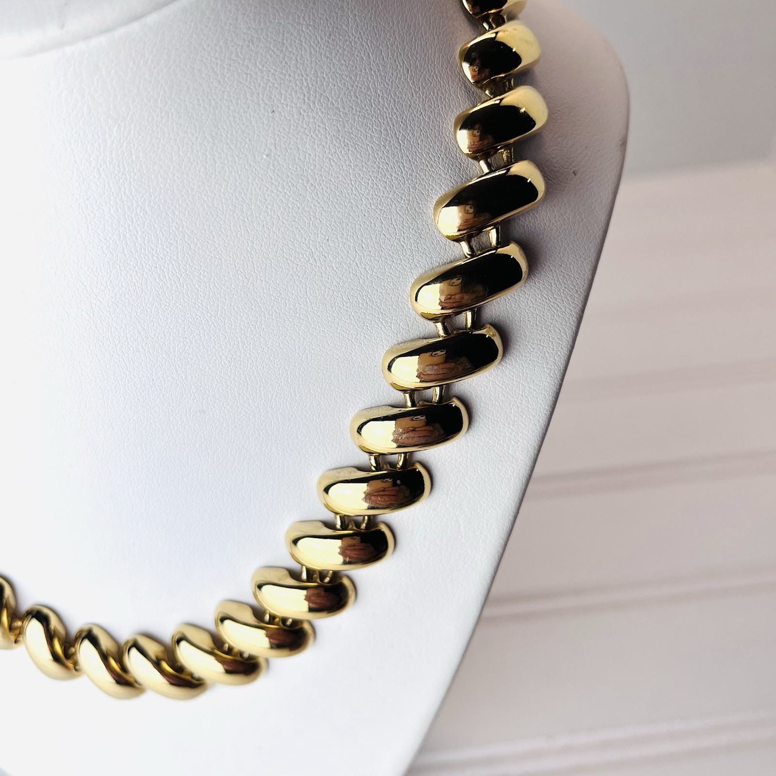 Vtg Collar Necklace 17” Choker – Bold Gold Lozenge Links – 1990s – Retro Classic