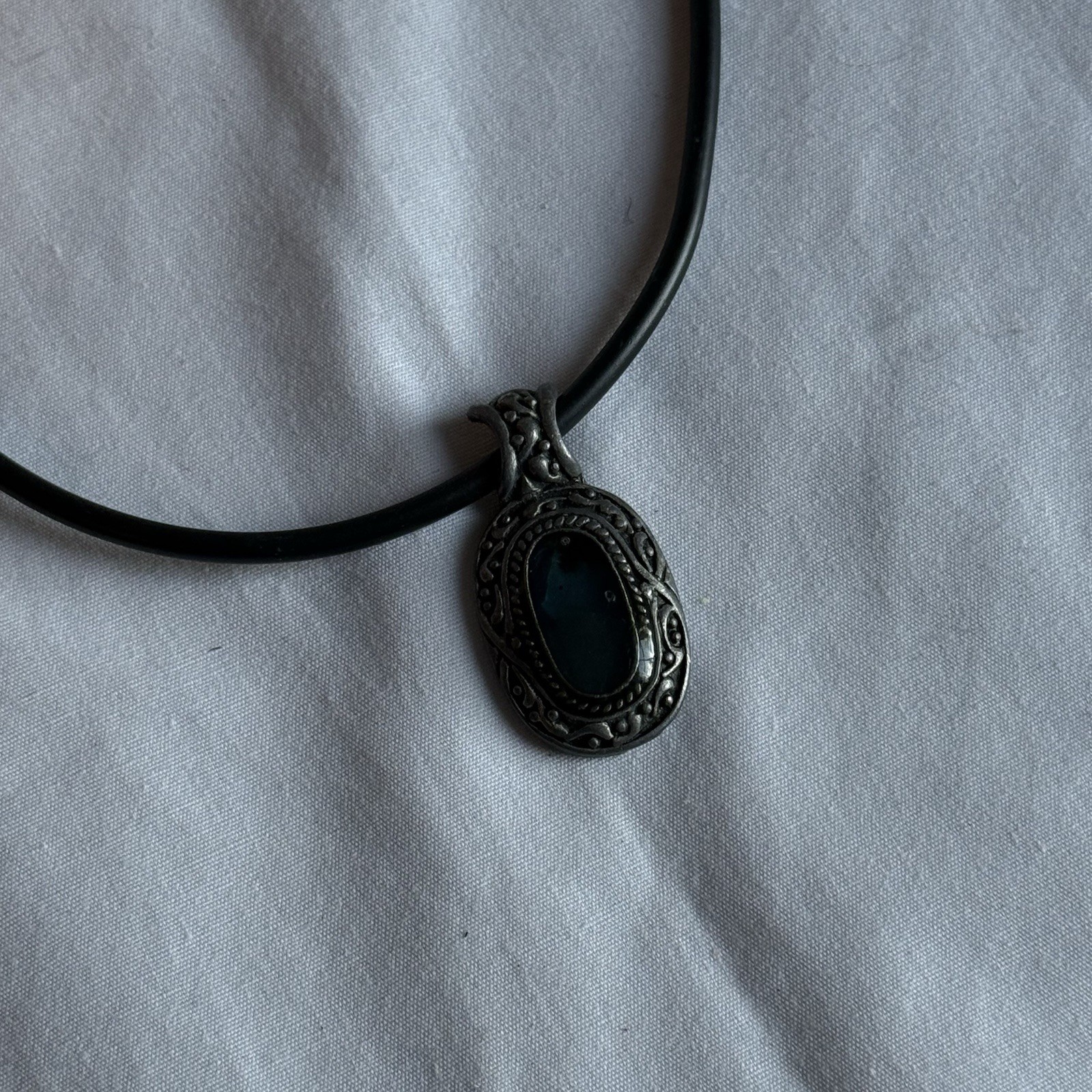 Vintage 90’s Necklace Pendant Leather Cord
