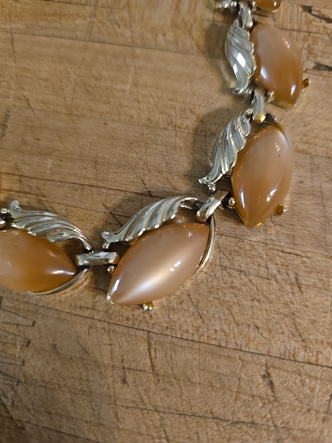 Vintage Gold Toned Brown Moonglow Lucite Necklace 16in