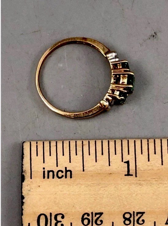 Beautiful 3 Emerald 10k solid gold ring size 8